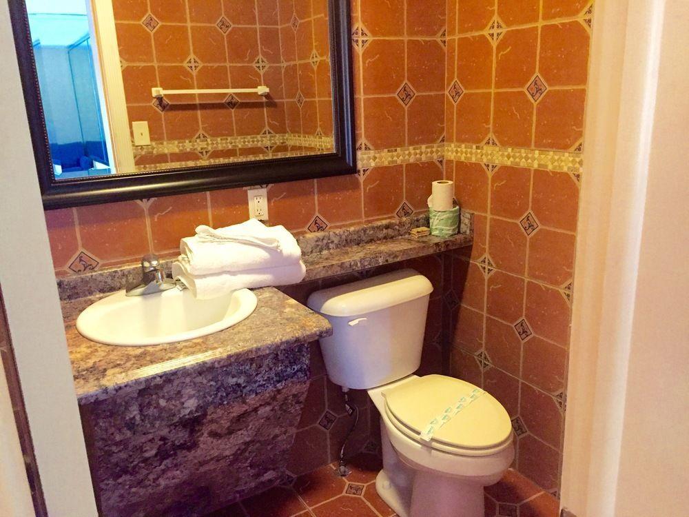 Deluxe Inn - Savannah Extérieur photo